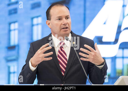 Washington, DC, USA. 12 juillet, 2017. Le sénateur Mike Lee à l'American Enterprise Institute à Washington, DC Le 12 juillet 2017. Crédit : Michael Brochstein/ZUMA/Alamy Fil Live News Banque D'Images