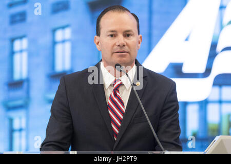 Washington, DC, USA. 12 juillet, 2017. Le sénateur Mike Lee à l'American Enterprise Institute à Washington, DC Le 12 juillet 2017. Crédit : Michael Brochstein/ZUMA/Alamy Fil Live News Banque D'Images