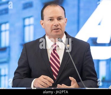 Washington, DC, USA. 12 juillet, 2017. Le sénateur Mike Lee à l'American Enterprise Institute à Washington, DC Le 12 juillet 2017. Crédit : Michael Brochstein/ZUMA/Alamy Fil Live News Banque D'Images