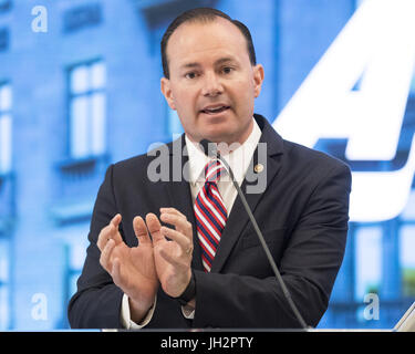 Washington, DC, USA. 12 juillet, 2017. Le sénateur Mike Lee à l'American Enterprise Institute à Washington, DC Le 12 juillet 2017. Crédit : Michael Brochstein/ZUMA/Alamy Fil Live News Banque D'Images