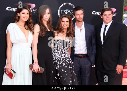 Los Angeles, CA, USA. 12 juillet, 2017. 12 juillet 2017 - Los Angeles, Californie - Katherine Schwarzenegger, Christina Schwarzenegger, Maria Shriver, Patrick Schwarzenegger et Christopher Schwarzenegger. 2017 ESPYS Awards arrivants tenue au Théâtre de Microsoft à Los Angeles. Photo Credit : Crédit : AdMedia AdMedia/ZUMA/Alamy Fil Live News Banque D'Images