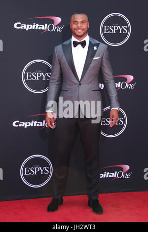 Los Angeles, CA, USA. 12 juillet, 2017. Dak Prescott à la 25 ESPYS lors du Microsoft Theatre de Los Angeles, Californie le 12 juillet 2017. Credit : Faye Sadou/media/Alamy Punch Live News Banque D'Images