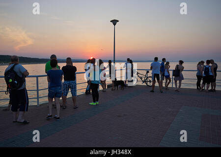 Coucher du soleil vu de la jetée à Gdansk Brzezno. Banque D'Images