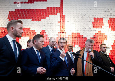 Manuel Valls en 2015, homme politique français, ancien Premier Ministre de la France, représenté au cours de sa visite dans le Centre européen de solidarité à Gdansk, Pologne. Banque D'Images