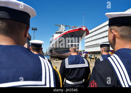 Lancement d'ORP Slazak dans Naval Shipyard Gdynia. Nouveau bateau de patrouille de la marine polonaise dispose de 95 mètres de long, 13 mètres de large, et, finalement, 97 membres d'équipage. C Banque D'Images