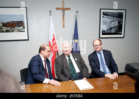 Ancien président de la Pologne Lech Walesa dans son bureau de la solidarité européenne dans le centre de Gdansk, Pologne, 2015. Banque D'Images