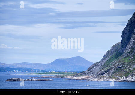 Godoy, la plus méridionale et la plus occidentale des îles dans la municipalité de Giske, la Norvège. Banque D'Images