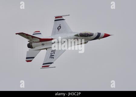 United States Air Force Thunderbirds effectuant au Royal International Air Tattoo Banque D'Images