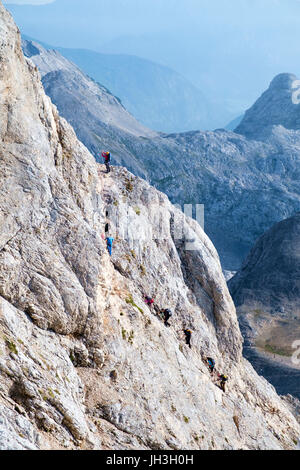 Mt. La Slovénie Triglav - 3 septembre, 206 Grimpeurs sur l'progresssing:monter au sommet du mont Triglav. Banque D'Images