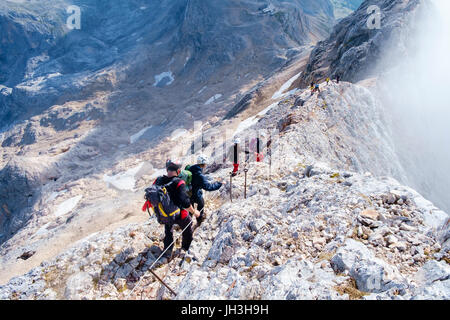 Mt. La Slovénie Triglav - 3 septembre, 206 grimpeurs progresssing : sur la montée vers le sommet du mont Triglav. Banque D'Images