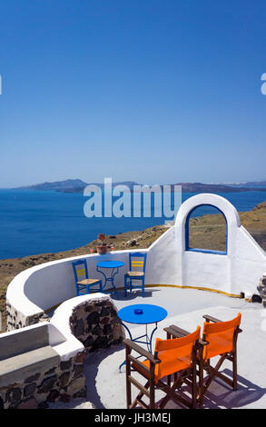 Idylllische aussichtspunkt cocktails une einem der dans la baie de Balos akrotiri bei im suédois von santorin, Canaries, aegaeis, Griechenland, mittelmeer, euro Banque D'Images