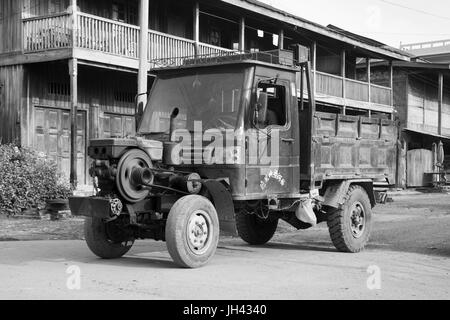 Camion tracteur fabriqué chinois lifan, myanmar hsipaw. Banque D'Images