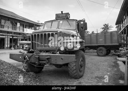 Camion de marchandises fabriquées chinois. Hsipaw, Myanmar Banque D'Images