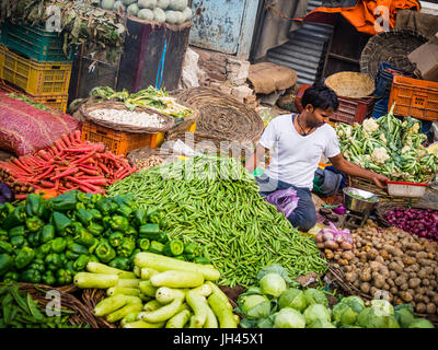 Varanasi, Inde - Circa Janvier 2016 - marché local en Inde Banque D'Images