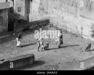 Jaipur Inde - Circa Janvier 2016 - Personnes grimper sur un temple à Jaipur Banque D'Images