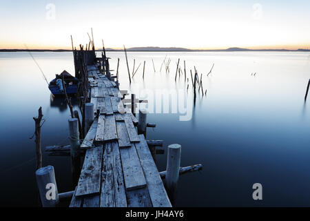 Ancienne Jetée de Carrasqueira Parc Naturel, le fleuve Sado, Alcacer do Sal, Setubal, Portugal. Banque D'Images