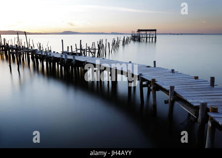 Ancienne Jetée de Carrasqueira Parc Naturel, le fleuve Sado, Alcacer do Sal, Setubal, Portugal. Banque D'Images