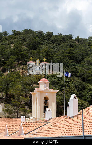 Le clocher en pierre du monastère de Kykkos Banque D'Images