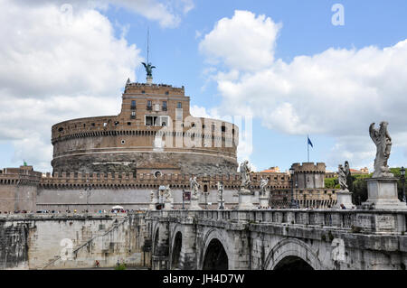 Castel Sant'Angelo et pont Saint-ange à Rome, Italie. Banque D'Images