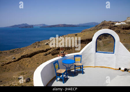 Idylllische aussichtspunkt cocktails une einem der dans la baie de Balos akrotiri bei im suédois von santorin, Canaries, aegaeis, Griechenland, mittelmeer, euro Banque D'Images