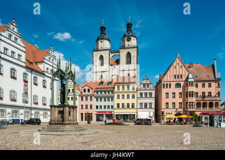 Place du marché avec l'hôtel de ville et Monument de Luther, à l'arrière de l'église paroissiale de Saint Marien, Wittenberg, ville de Luther Saxe-anhalt Banque D'Images