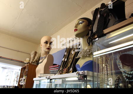 Chefs, mannequin, la présentation en magasin de seconde main, l'épargne,2166 brack, bibelots, antiquités, bibelots Banque D'Images