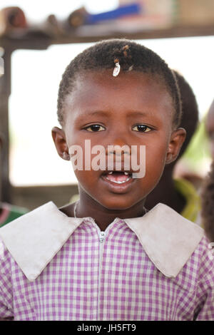 LOIYANGELENI, KENYA - Mai 18. Les enfants de l'école dans une école du village de Loiyangalani El Molo. Crédit : David Mbiyu/Alamy Live News Banque D'Images