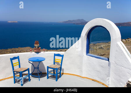 Idylllische aussichtspunkt cocktails une einem der dans la baie de Balos akrotiri bei im suédois von santorin, Canaries, aegaeis, Griechenland, mittelmeer, euro Banque D'Images