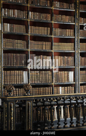 Joanina Library, à l'intérieur, 2017, Palais des écoles de l'Université de Coimbra, Coimbra, Portugal. Banque D'Images