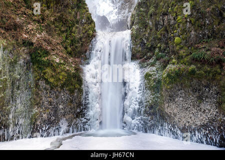 Multnomah Falls à Deep Freeze à la gorge du Columbia en hiver Banque D'Images