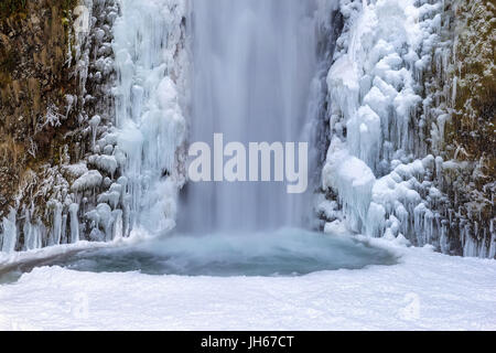 Multnomah Falls à Deep Freeze à la gorge du Columbia en hiver libre Banque D'Images