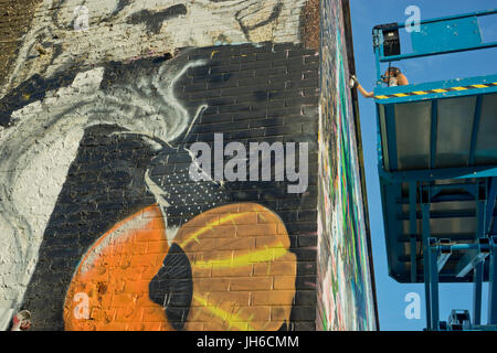 Des artistes de graffiti à l'espace nomade jardins communaux à Shoreditch, Brick Lane. London.UK Banque D'Images