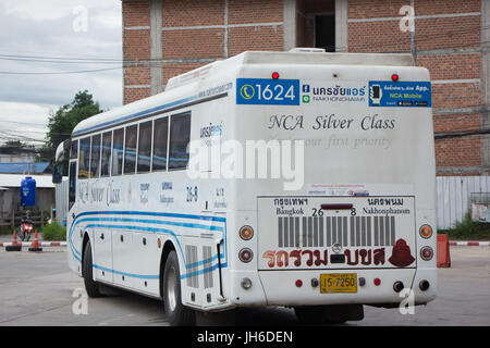 CHIANG MAI, THAÏLANDE - 12 juillet 2017 : Bus de Nakhonchai l'air. Route de Bangkok et Nakhonpanom. Photo Nouvelle gare routière de Chiangmai en Thaïlande. Banque D'Images