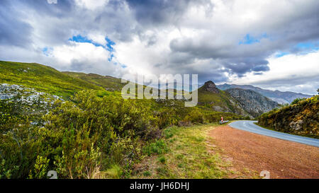 Franschhoek Pass dans le Middagskransberg entre le Franschhoek Valley et les montagnes de Wemmershoek dans la province du Cap-Occidental en Afrique du Sud Banque D'Images