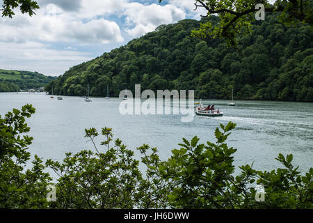 La rivière Dart à en aval de Greenway vers Dartmouth et Kingswear. Banque D'Images