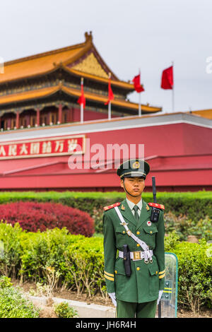 Beijing, Chine - Circa Avril 2016 - protecteurs en face de la cité interdite Banque D'Images