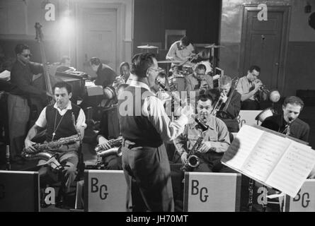 Benny Goodman et la répétition de l'Orchestre de Benny Goodman en 1953 Banque D'Images