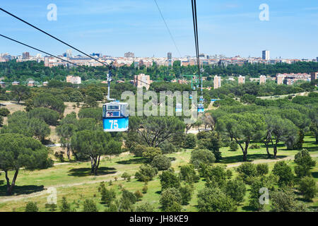 Vue sur le parc de la ville de Madrid du funiculaire Banque D'Images