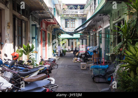 Typique d'une zone résidentielle de la rue retour de Chinatown à Bangkok, Thaïlande Banque D'Images