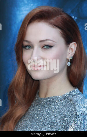 Sophie Turner 07/12/2017 'Game of Thrones' Saison 7 Premiere tenue au Centre de musique le Walt Disney Concert Hall à Los Angeles, CA Photo : Cronos/Hollywood News Crédit : Cronos/Alamy Live News Banque D'Images