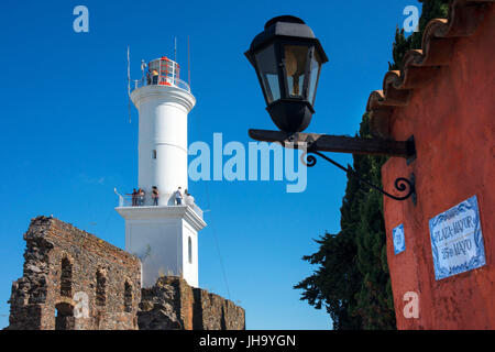 Calle de Suspiros street et le vieux phare, la construction détaillée, Colonia de Sacramento, Uruguay. Banque D'Images