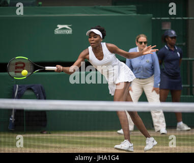 Wimbledon, Londres, Royaume-Uni. Le 13 juillet, 2017. Le Wimbledon Tennis Championships 2017 tenue à l'All England Lawn Tennis et croquet Club, Londres, Angleterre, Royaume-Uni. Simple dames - Demi-finale Venus Williams (USA) [10] v Johanna Konta (GBR) [6] Sur la photo :- Venus Williams. Credit : Duncan Grove/Alamy Live News Banque D'Images