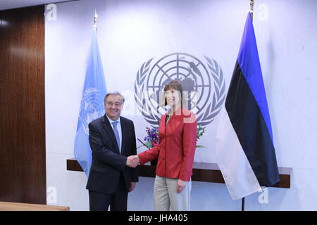 Nations Unies, New York, USA. Le 13 juillet, 2017. Le Président de l'Estonie Kersti Kaljulaid a rencontré le Secrétaire général de l'ONU, Antonio Guterres, tandis que le pays des campagnes pour un siège au Conseil de sécurité des Nations Unies. Photo : Matthew Russell Lee / Inner City Press/Alamy Live News Banque D'Images