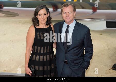 London, Royaume-Uni de Grande-Bretagne et d'Irlande du Nord. Le 13 juillet, 2017. Christopher Nolan et Emma Thomas assister à la première mondiale de Dunkerque. Londres, Royaume-Uni. 13/07/2017 | Crédit dans le monde entier d'utilisation : dpa/Alamy Live News Banque D'Images