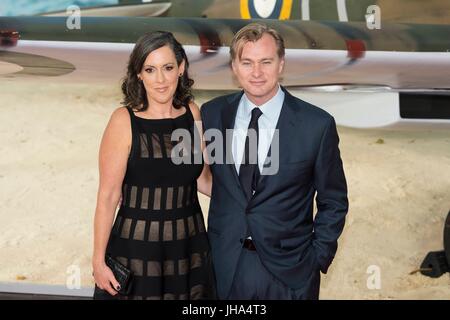 London, Royaume-Uni de Grande-Bretagne et d'Irlande du Nord. Le 13 juillet, 2017. Christopher Nolan et Emma Thomas assister à la première mondiale de Dunkerque. Londres, Royaume-Uni. 13/07/2017 | Crédit dans le monde entier d'utilisation : dpa/Alamy Live News Banque D'Images