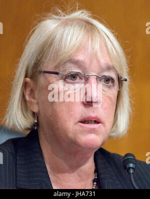 États-unis le sénateur Patty Murray (Démocrate de Washington), membre du comité du Sénat américain sur la santé, l'éducation, du travail, et les pensions, fait une déclaration d'ouverture que Patrick Pizzella témoigne sur sa nomination en qualité de secrétaire adjoint du Travail ; et Marvin Kaplan et William Emanuel témoigner sur leurs candidatures comme membres de la Commission nationale des relations de travail devant le comité sur la colline du Capitole à Washington, DC le Jeudi, Juillet 13, 2007 Credit : Ron Sachs/CNP /MediaPunch Banque D'Images