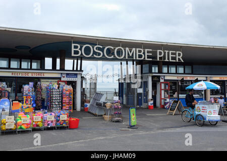 Entrée de Boscombe pier près de Bournemouth, Dorset, Angleterre. Banque D'Images