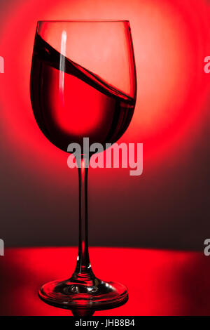Vague de vin dans un verre Banque D'Images
