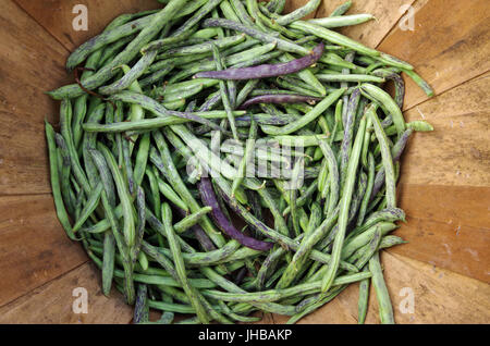 Langue de dragon en bois panier haricots en vue d'en haut Banque D'Images