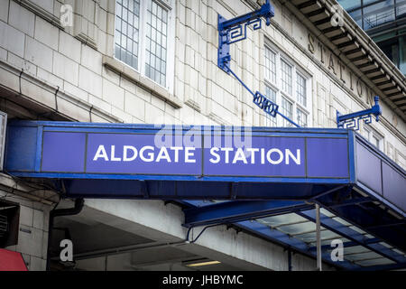 La station de métro Aldgate signe, Londres, Royaume-Uni Banque D'Images